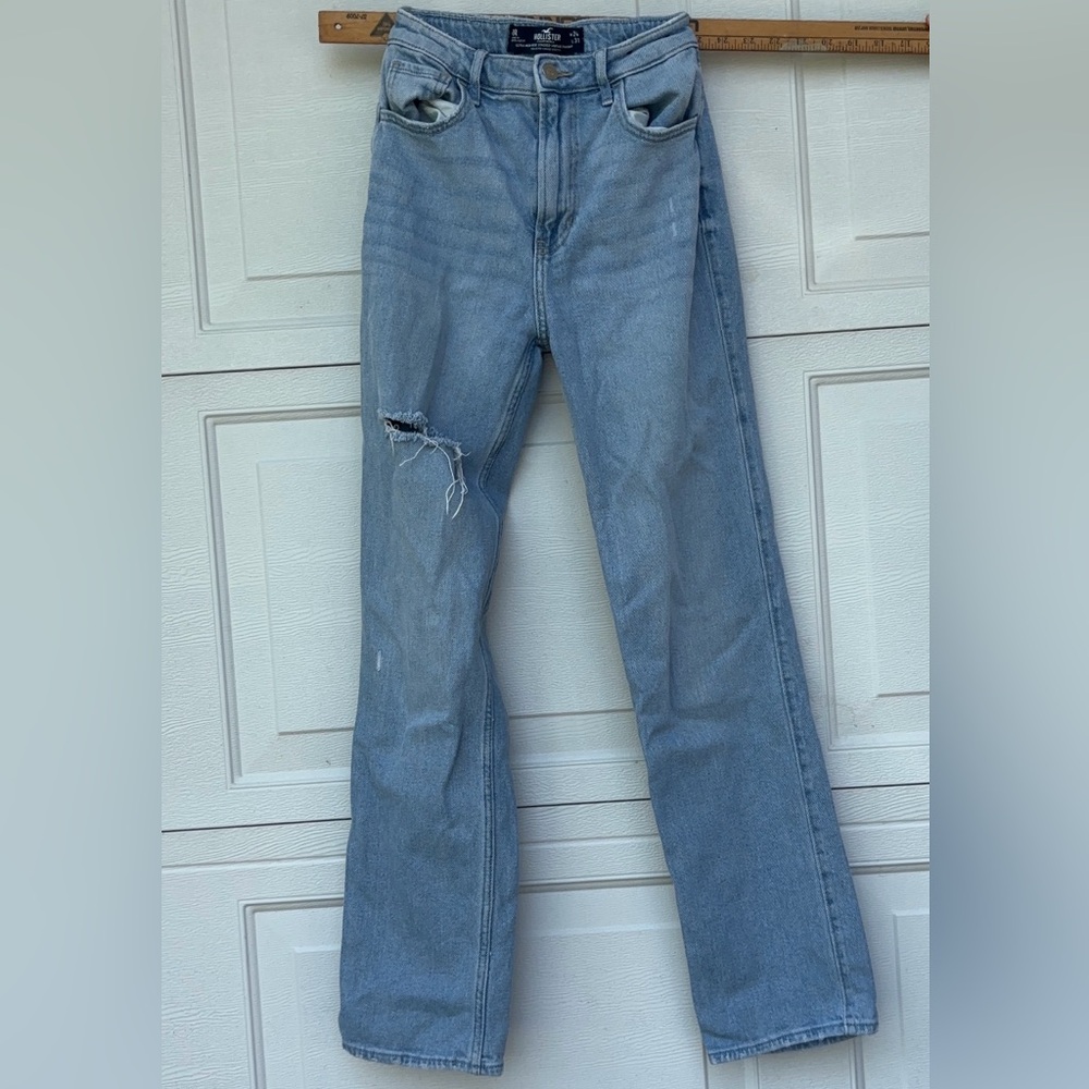 Hollister High-Rise Stacked Vintage Straight Leg Jeans

Size W24 L31